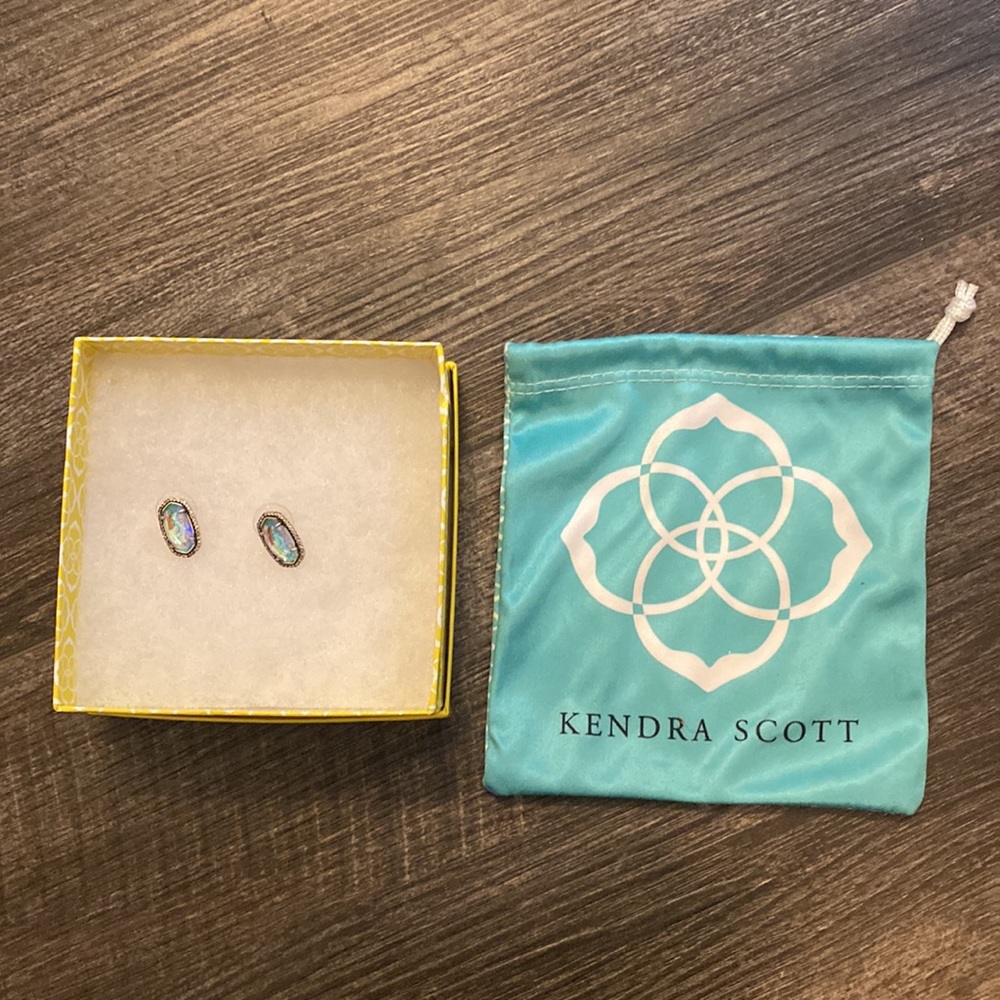 New Kendra Scott White Iridescent Stud Earrings